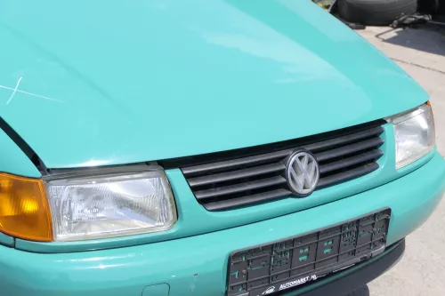 VW Polo 6N Kühlergrill Grillleiste vorne Leiste Grill VW grün LD6D