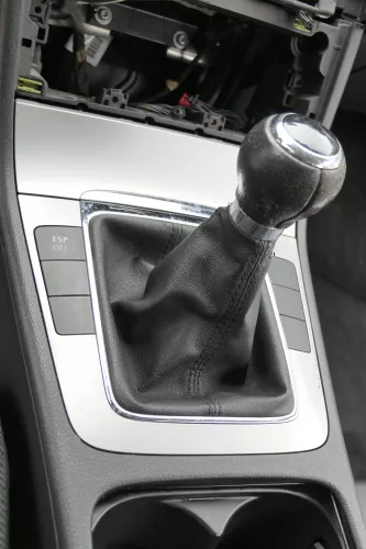 Passat 3C Mittelkonsole Verkleidung Radio Klappe Abdeckung Dekor silber/schwarz (157439)