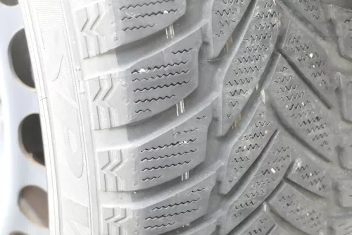 VW Passat 3C Golf Reifen Winterrreifen M&S 205/55 R16 94H Felgen 5-7mm (157450)