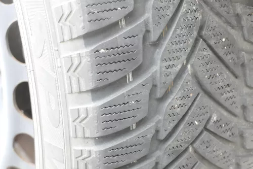 VW Passat 3C Golf Reifen Winterrreifen M&S 205/55 R16 94H Felgen 5-7mm (157450)