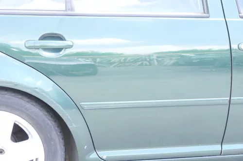 VW Bora Tür hinten rechts nur Limousine grün LC6M 1J5833056F (157459)