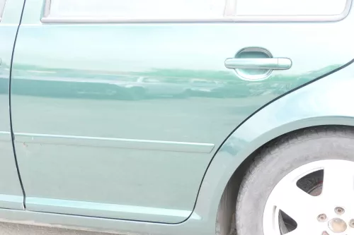 VW Bora Tür hinten links nur Limousine grün LC6M 1J5833055F (157460)