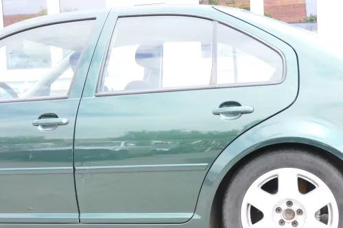 VW Bora Tür hinten links nur Limousine grün LC6M 1J5833055F