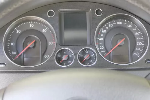 Passat 3C Mittelkonsole Verkleidung Radio Klappe Abdeckung Dekor silber/schwarz (157664)