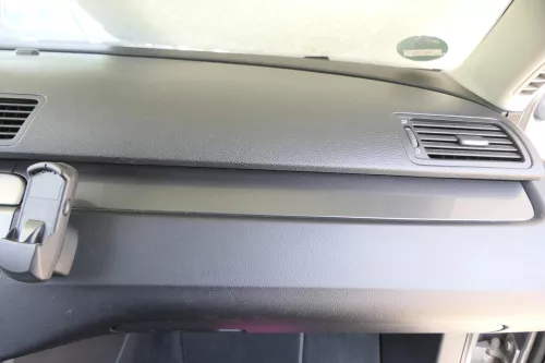 Passat 3C Mittelkonsole Verkleidung Radio Klappe Abdeckung Dekor silber/schwarz (157664)
