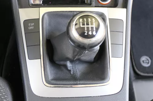 Passat 3C Mittelkonsole Verkleidung Radio Klappe Abdeckung Dekor silber/schwarz (157664)