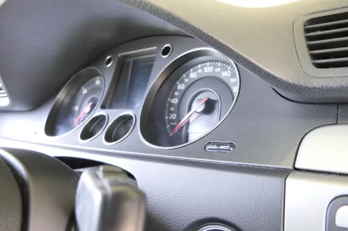 Passat 3C Mittelkonsole Verkleidung Radio Klappe Abdeckung Dekor silber/schwarz (157664)