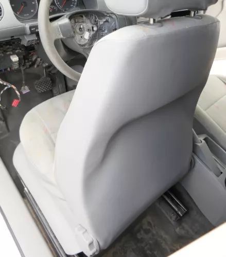 VW Caddy 3 2k Sitz Fahrersitz vorne links Fahrer (ohne die Kopfstütze) (157689)