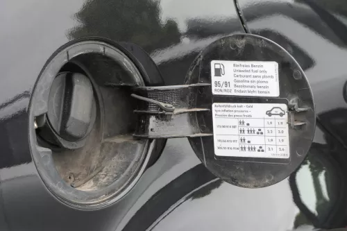 VW Golf 4 Limousine Tankdeckel Deckel Tank Tankverschluß schwarz LC9Z blackmagic (157710)