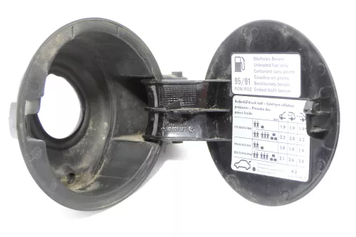 VW Golf 4 Limousine Tankdeckel Deckel Tank Tankverschluß schwarz LC9Z blackmagic (157710)