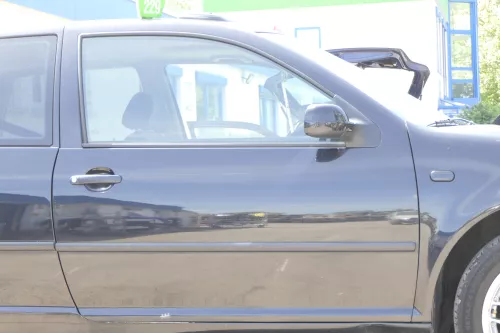 VW Golf 4 Tür vorne rechts Beifaahrertür 2/3-Türer schwarz LC9Z ohneAnbaute