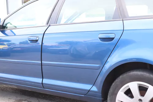 Audi A3 8P 4/5-Türer Tür hinten links Türblatt mit Rahmen blau LZ5C (157957)