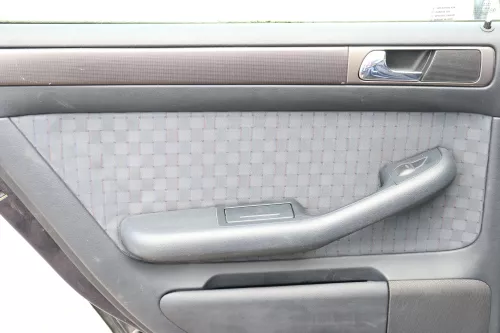 Audi A6 4B Türverkleidung Verkleidung Tür vorne +hinten links rechts swing schwa (157993)