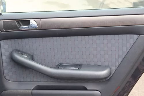 Audi A6 4B Türverkleidung Verkleidung Tür vorne +hinten links rechts swing schwa (157993)