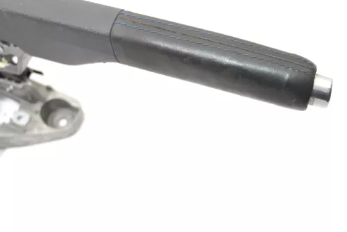 VW Golf 5 1K Handbremse Feststellbremse Handbremshebel schwarz Leder blaue Nähte (158058)