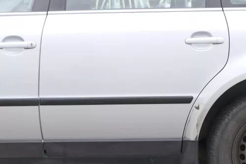 VW Passat 3B 3BG 3B6 Kombi Variant Tür hinten links silber LA7W reflexsilber (158369)
