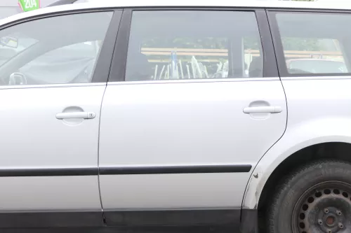 VW Passat 3B 3BG 3B6 Kombi Variant Tür hinten links silber LA7W reflexsilber