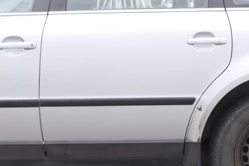 VW Passat 3B 3BG 3B6 Kombi Variant Tür hinten links silber LA7W reflexsilber (158369)