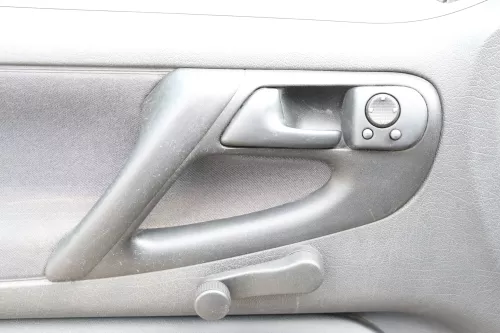 VW Polo 6N Türverkleidung Verkleidung Tür vorne rechts + links 2/3-Türer off-bla (158510)