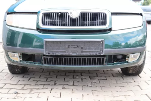 Skoda Fabia 6Y Stoßstange Stoßfänger vorne grün LF8C 2000-2004