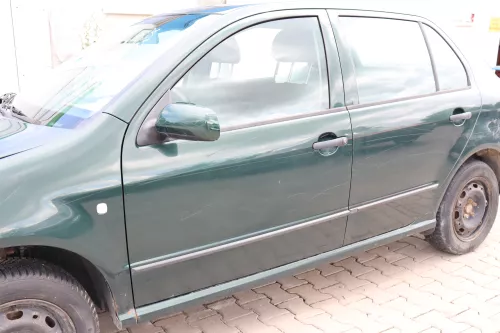 Skoda Fabia 6Y Kombi + Limousine Tür vorne links Fahrertür grün LF8C ohneAnbaute