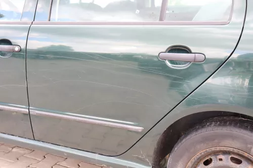 Skoda Fabia 6Y Limousine Schrägheck Tür hinten links grün LF8C (158666)