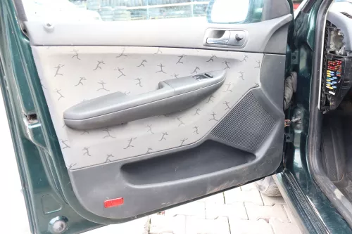 4 x Skoda Fabia 6Y Stufenheck Türverkleidung Verkleidung Tür vorn vorne links re (158671)