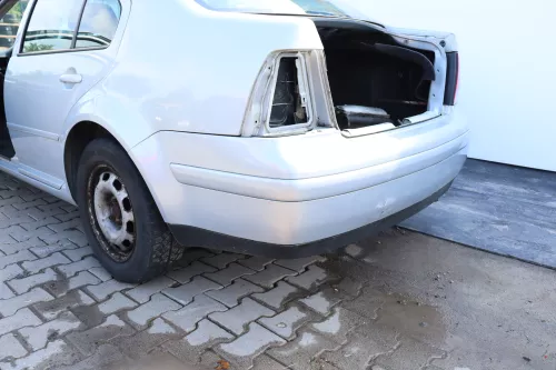 VW Bora Limousine Stoßstange hinten Heckstoßstange silber grau LB7Z (158804)