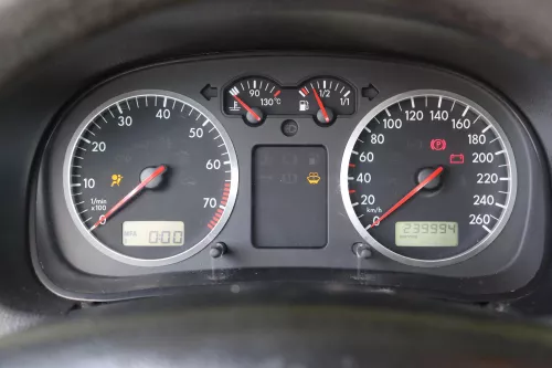 VW Golf 4 Tacho Tachometer Kombiinstrument 239.000km 1J0919881B 1,6-2,8 (158807)