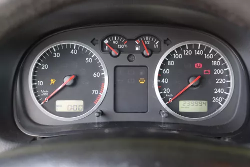 VW Golf 4 Tacho Tachometer Kombiinstrument 239.000km 1J0919881B 1,6-2,8 (158807)