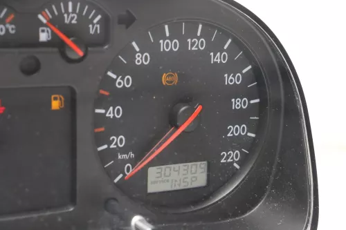 VW Golf 4 Tacho Tachometer Kombiinstrument 304.000km 1J0919860 1,4 16V 75PS 55kw (158833)