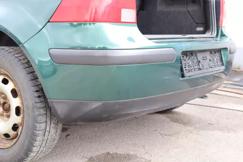 VW Golf 4 Limousine Stoßstange hinten Heckstoßstange Stoßfänger grün LC6M (158912)