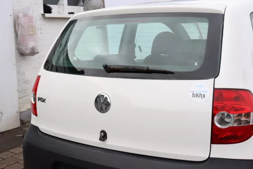VW Fox 5Z Heckklappe Kofferraumklappe Klappe hinten + Scheibe weiß LB9A ohneAnba (159027)