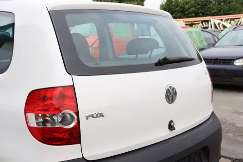 VW Fox 5Z Heckklappe Kofferraumklappe Klappe hinten + Scheibe weiß LB9A ohneAnba (159027)