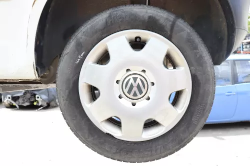 VW Polo 9N Felgen Reifen 165/70 R14 81T Sommerreifen ca. 4-6mm OHNE RADKAPPEN