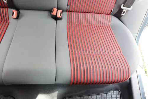 VW Polo 9N 9N3 Sitz Rückbank Sitzfläche Sitze 3 Punkt Gurt hinten rot Kopfstütze (159181)