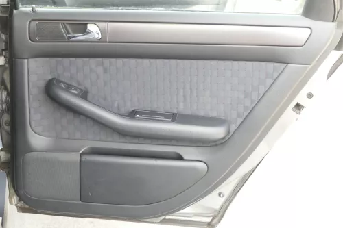 Audi A6 4B Türverkleidung Verkleidung Tür vorne +hinten links rechts soul schwar (159347)