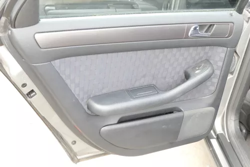 Audi A6 4B Türverkleidung Verkleidung Tür vorne +hinten links rechts soul schwar (159347)