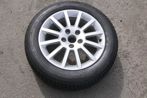 1x Audi A4 8E B6 B7 A6 4F Alufelge 8E0601025H  7,5j x16H2 ET45 Reifen 215/55 R16