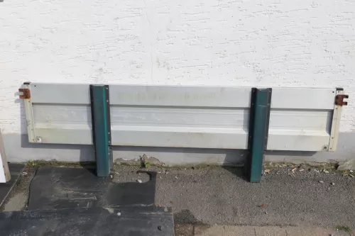 VW LT 35 2D Pritsche 1x Bordwand vorne am Führerhaus Klappe Ladebordwand