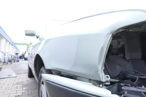 Audi 80 Kotflügel vorne rechts grün LY6N - Beule - Dellen (159845)