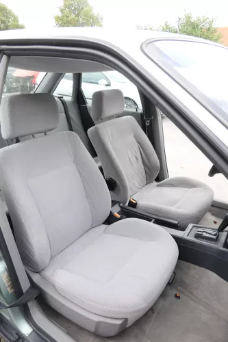 Audi 80 Sitz Fahrersitz vorne links +rechts Beifahrersitz (159887)