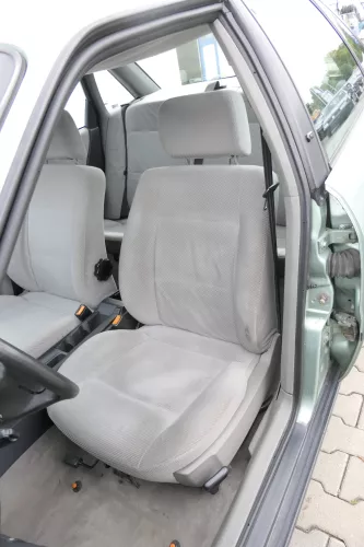 Audi 80 Sitz Fahrersitz vorne links +rechts Beifahrersitz (159887)