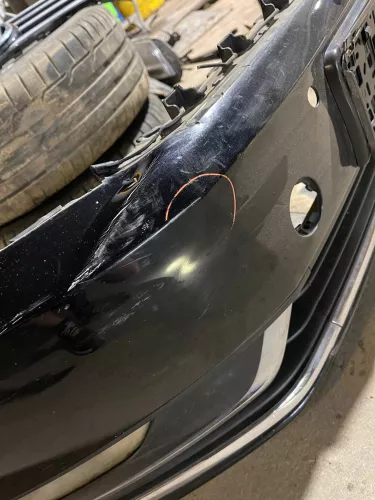 Passat 3C B7 Stoßstange vorne Stoßfänger PDC LC9X schwarz MÄNGEL DELLE Stauchung (159945)