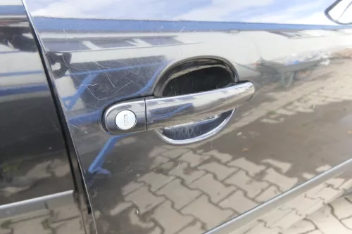 Skoda Octavia 1U Kombi + Limo Tür vorne rechts Beifahrertür schwarz LF9R (160200)