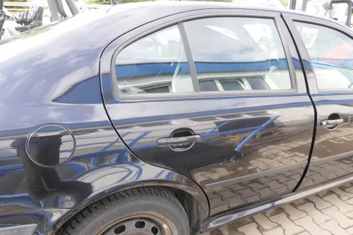 Skoda Octavia 1U Limousine Tür hinten rechts schwarz LF9R - ohne Anbauteile