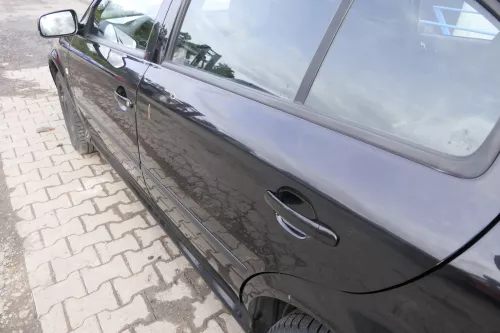 Skoda Octavia 1U Limousine Tür hinten links schwarz LF9R (160205)