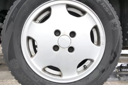 4x Audi A4 100 Alufelgen 195/65 R15 91T Winterreifen Reifen 4-8mm 8A0601025B (160368)