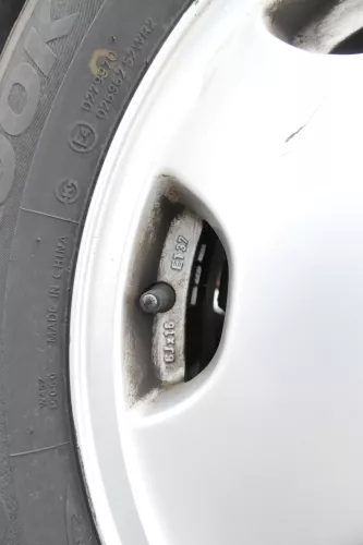 4x Audi A4 100 Alufelgen 195/65 R15 91T Winterreifen Reifen 4-8mm 8A0601025B (160368)