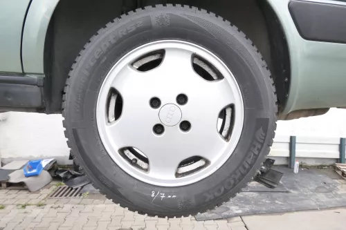 4x Audi A4 100 Alufelgen 195/65 R15 91T Winterreifen Reifen 4-8mm 8A0601025B (160368)